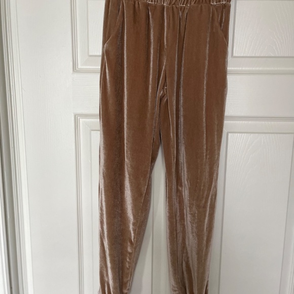 Clothes - Picture 3 of 3